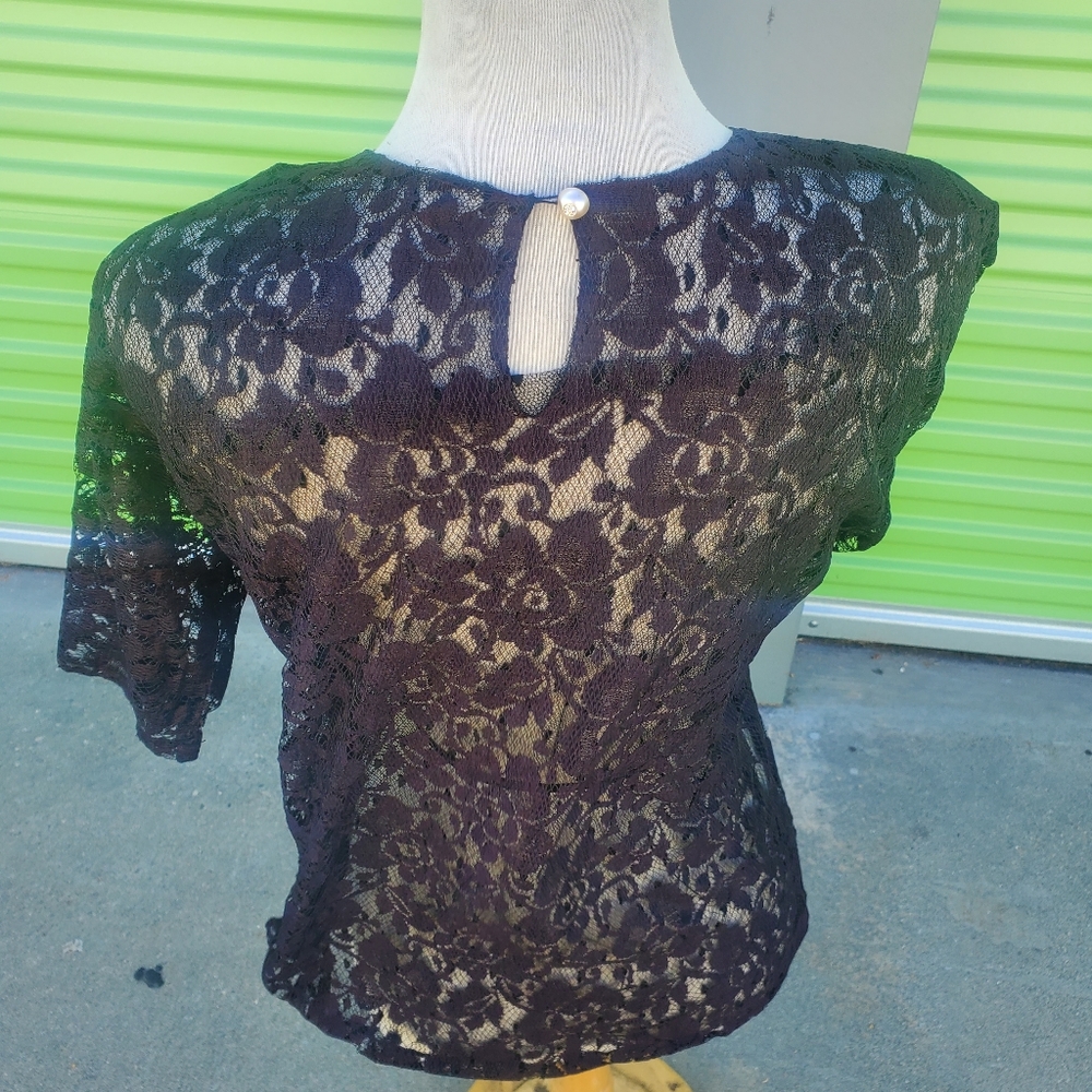 Ladies Lace Blouse Black Short Sleeve Sequined pearl Botton Scoop Neck Size S M - Picture 3 of 3